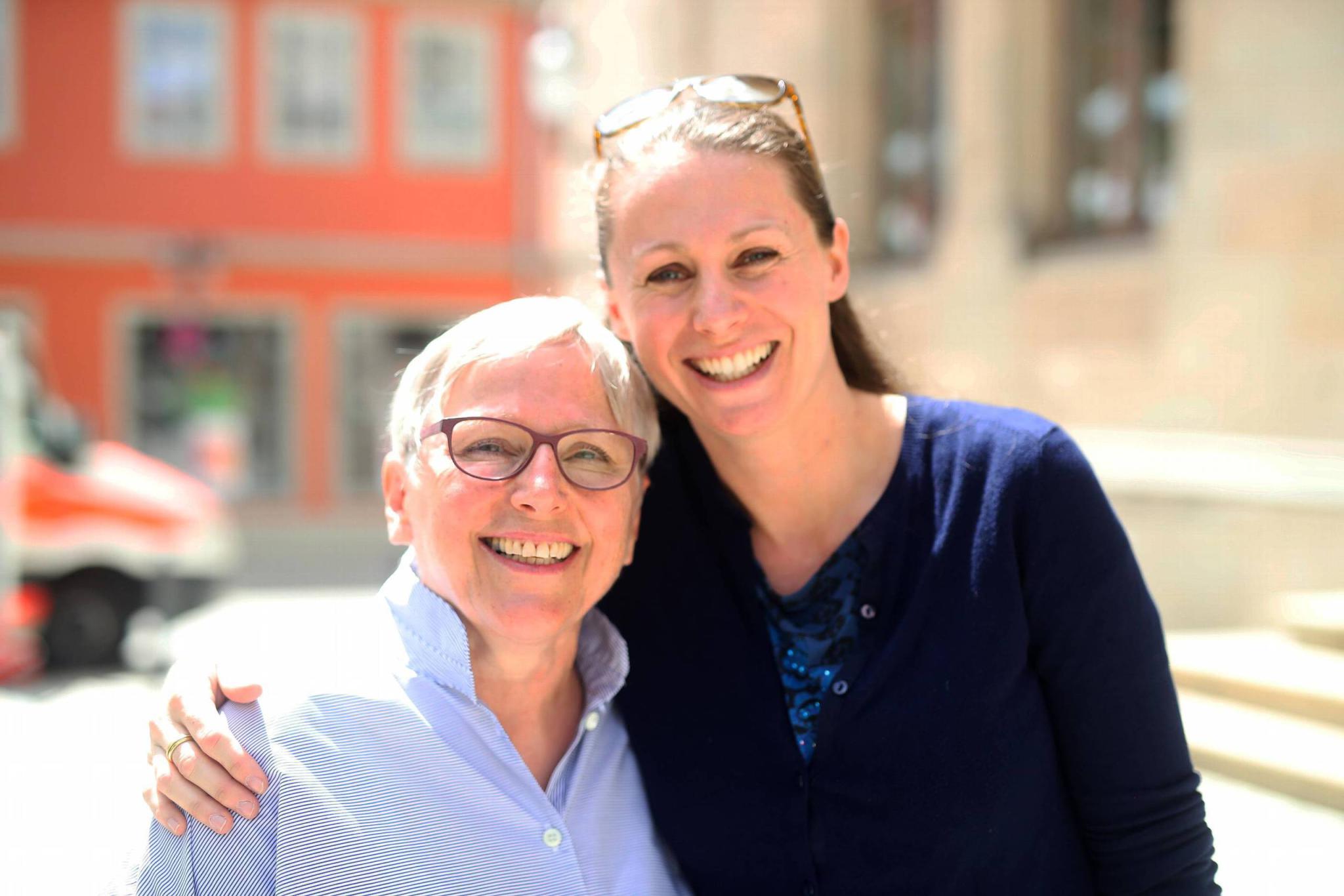 Nicole Strehl mit Irmgard Clausen